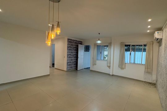 Sala de casa para alugar com 2 quartos, 270m² em Vargem Grande, Rio de Janeiro