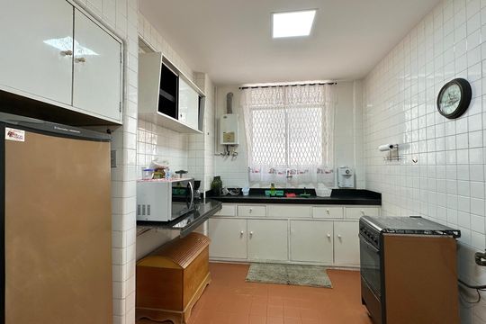 Cozinha de apartamento à venda com 4 quartos, 180m² em Copacabana, Rio de Janeiro