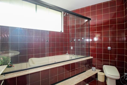 Banheiro da Suíte 2 de casa à venda com 8 quartos, 800m² em Sumaré, São Paulo