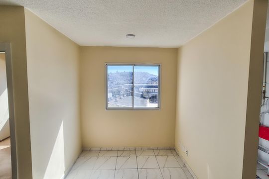 Sala de apartamento para alugar com 2 quartos, 52m² em Ramos, Rio de Janeiro
