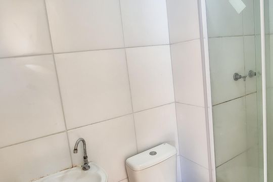 Banheiro social de apartamento para alugar com 2 quartos, 52m² em Ramos, Rio de Janeiro