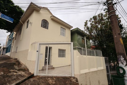 Fachada de casa para alugar com 3 quartos, 100m² em Cambuci, São Paulo
