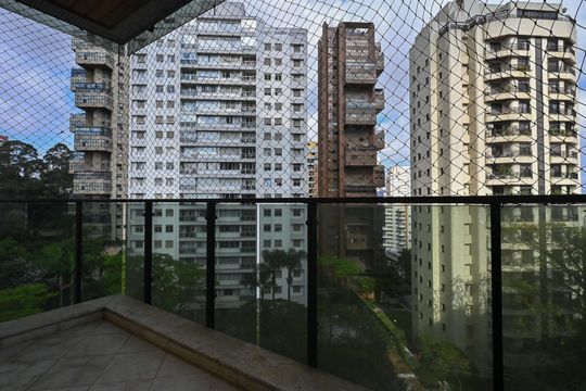 Varanda da Suíte  2 de apartamento à venda com 4 quartos, 198m² em Vila Suzana, São Paulo