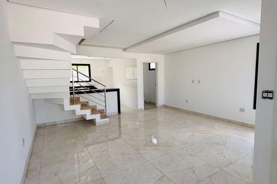 Casa à venda com 3 quartos, 170m² em Morro do Confisco, Contagem