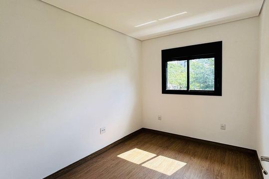 Casa à venda com 3 quartos, 170m² em Morro do Confisco, Contagem