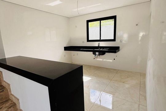 Casa à venda com 3 quartos, 170m² em Morro do Confisco, Contagem