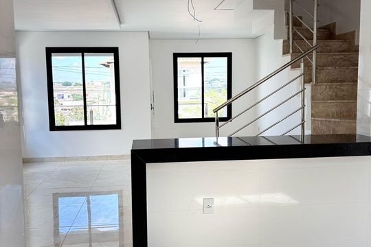 Casa à venda com 3 quartos, 170m² em Cabral, Contagem