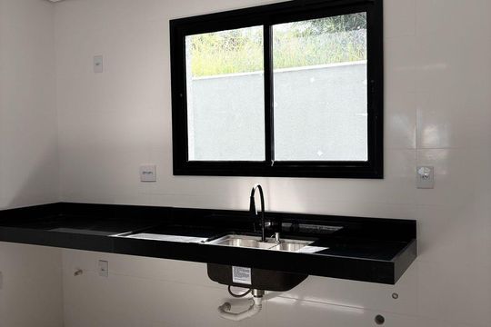 Casa à venda com 3 quartos, 170m² em Cabral, Contagem
