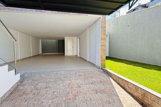 Casa à venda com 3 quartos, 170m² em Cabral, Contagem