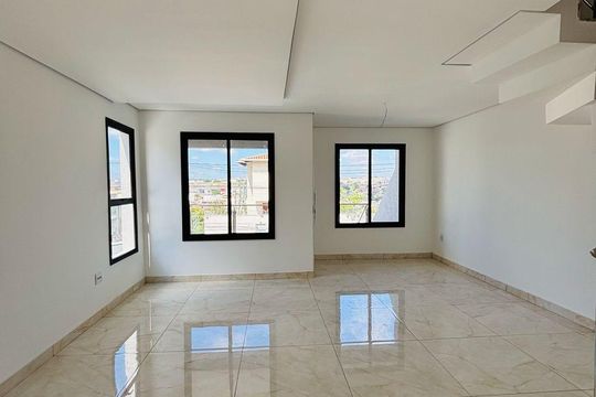 Casa à venda com 3 quartos, 170m² em Cabral, Contagem