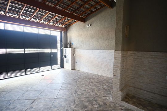 Garagem de casa à venda com 4 quartos, 151m² em Jaguaribe, Osasco