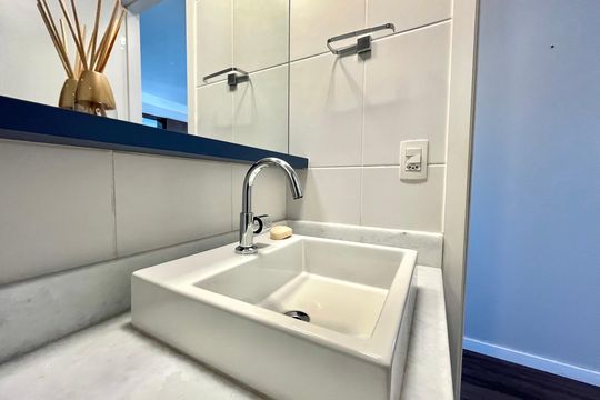 Banheiro social de apartamento à venda com 2 quartos, 65m² em Vila Santa Catarina, São Paulo
