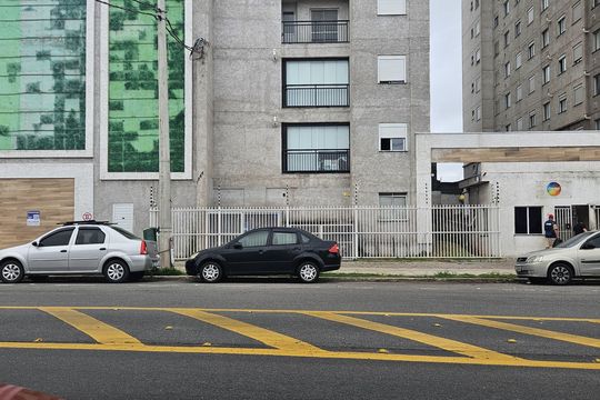 Fachada do condomínio - Placa instalada na fachada do condomínio - Código da placa: YIXW-1185 de apartamento para alugar com 2 quartos, 38m² em Vila Progresso (zona Leste), São Paulo