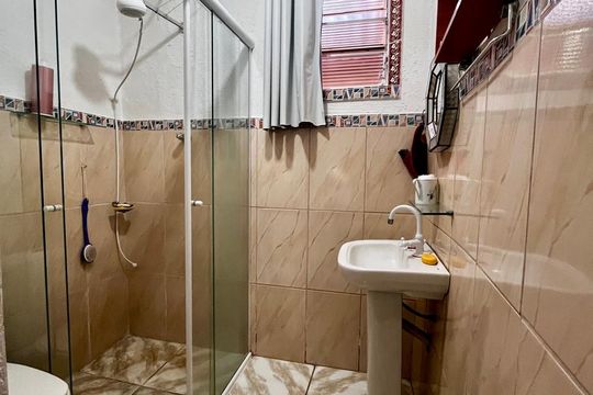 Banheiro da Suíte de casa à venda com 6 quartos, 200m² em Parque Taquaral, Campinas