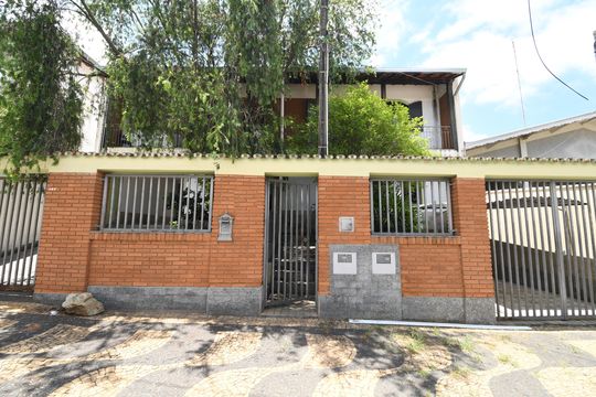 Fachada de casa à venda com 6 quartos, 325m² em Conjunto Habitacional Vila Santana (sousas), Campinas