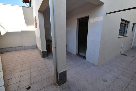 Área de Serviço de casa à venda com 6 quartos, 325m² em Conjunto Habitacional Vila Santana (sousas), Campinas