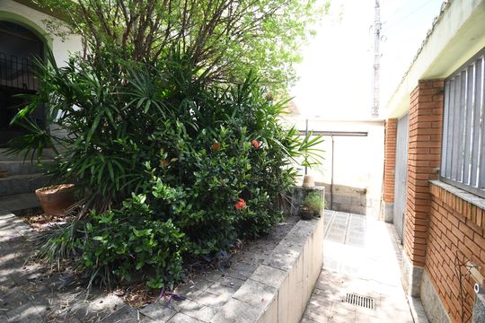 Jardim de casa à venda com 6 quartos, 325m² em Conjunto Habitacional Vila Santana (sousas), Campinas