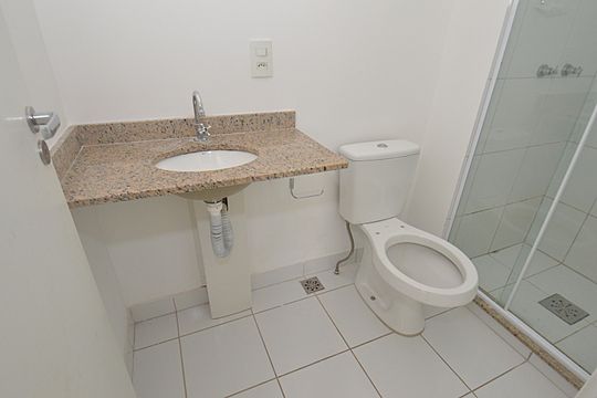 Banheiro Social de apartamento à venda com 3 quartos, 65m² em Humaitá, Porto Alegre