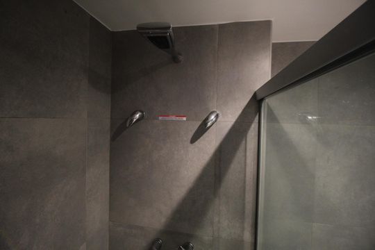 Banheiro de apartamento para alugar com 0 quarto, 35m² em Petrópolis, Porto Alegre
