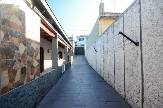 Garagem de casa para alugar com 4 quartos, 210m² em Vila Carbone, São Paulo