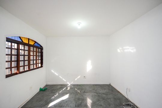 Casa para alugar com 4 quartos, 210m² em Vila Carbone, São Paulo
