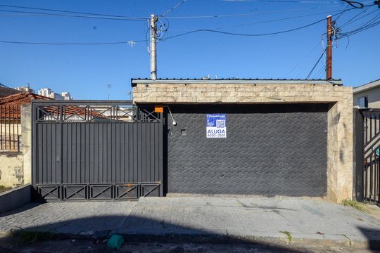 Fachada de casa para alugar com 4 quartos, 210m² em Vila Carbone, São Paulo