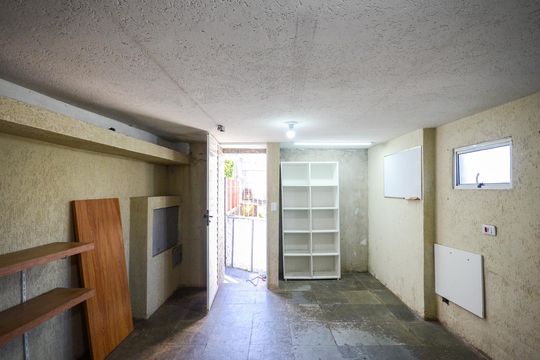 Quarto de serviço  de casa para alugar com 4 quartos, 210m² em Vila Carbone, São Paulo