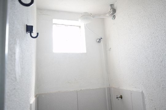 Banheiro de kitnet/studio para alugar com 1 quarto, 25m² em Brás, São Paulo