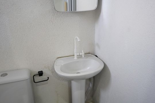 Banheiro de kitnet/studio para alugar com 1 quarto, 25m² em Brás, São Paulo