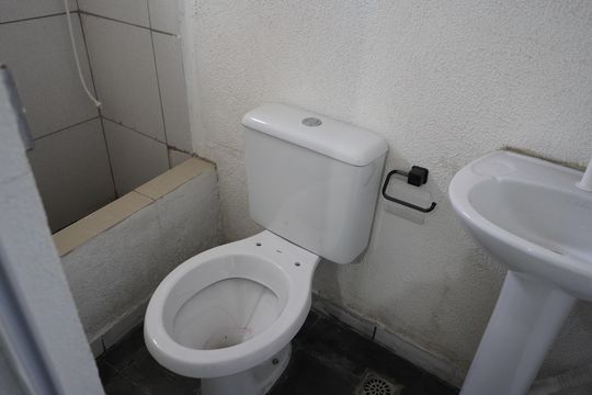 Banheiro de kitnet/studio para alugar com 1 quarto, 25m² em Brás, São Paulo