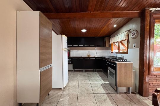 Cozinha de casa à venda com 2 quartos, 110m² em Padre Reus, São Leopoldo