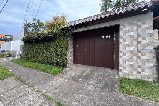 Fachada de casa à venda com 2 quartos, 110m² em Padre Reus, São Leopoldo