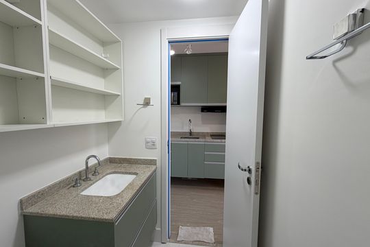 Cozinha de kitnet/studio à venda com 1 quarto, 24m² em Campo Belo, São Paulo