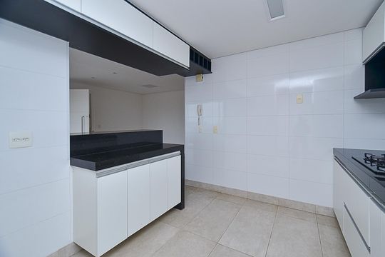 Cozinha de apartamento à venda com 3 quartos, 90m² em Cidade Jardim, Belo Horizonte