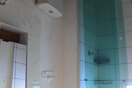Banheiro de apartamento para alugar com 2 quartos, 48m² em Jardim Ísis, Cotia