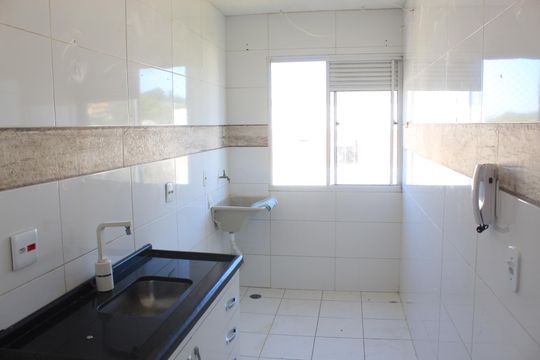 Cozinha de apartamento para alugar com 2 quartos, 48m² em Jardim Ísis, Cotia
