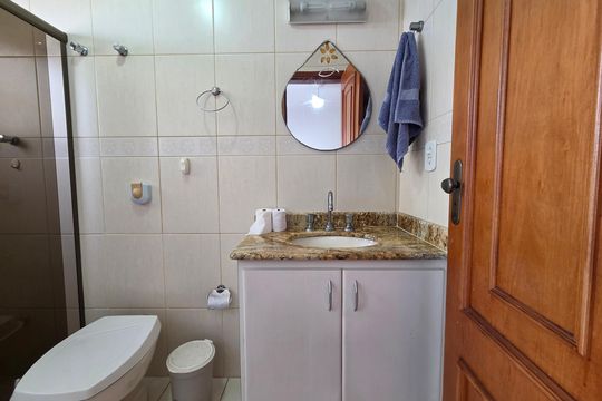 Banheiro da Suíte 4 de apartamento para alugar com 4 quartos, 350m² em Guilhermina, Praia Grande