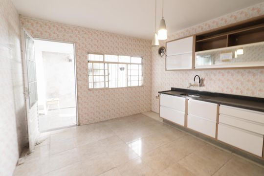 Cozinha de casa à venda com 7 quartos, 251m² em Km 18, Osasco