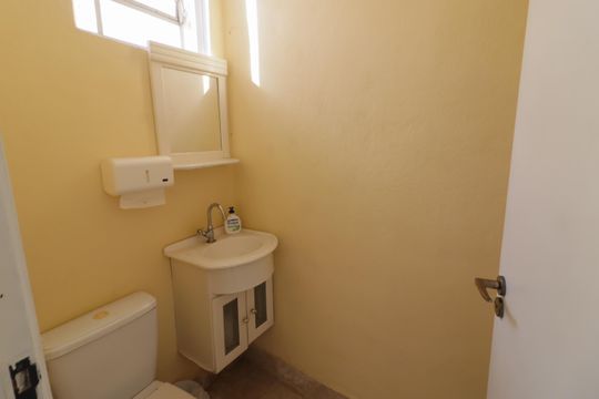 Lavabo de casa à venda com 7 quartos, 251m² em Km 18, Osasco