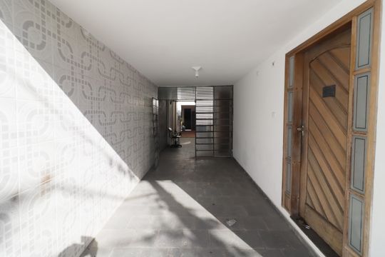Garagem de casa à venda com 7 quartos, 251m² em Km 18, Osasco