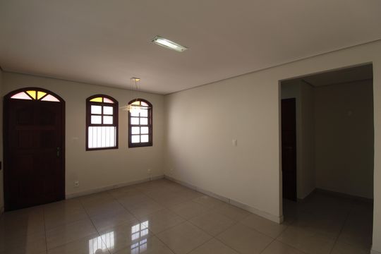 Sala de casa de condomínio para alugar com 3 quartos, 120m² em Santa Branca, Belo Horizonte