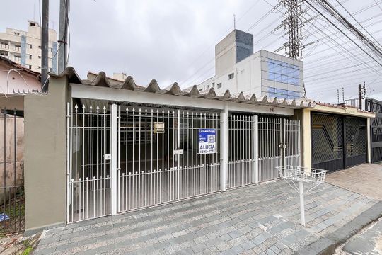 Fachada + plaquinha de casa para alugar com 2 quartos, 189m² em Vila Antonieta, São Bernardo do Campo