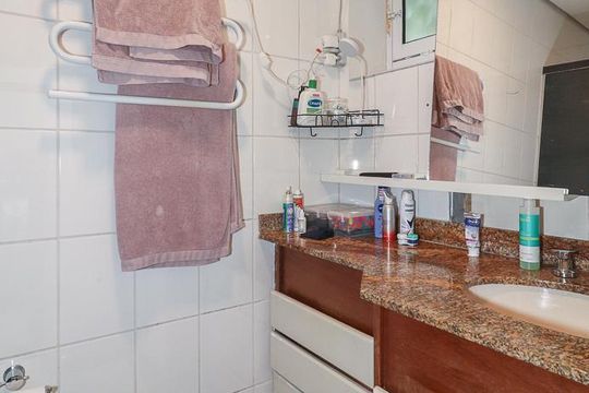 Banheiro da Suíte de apartamento à venda com 2 quartos, 211m² em Moinhos de Vento, Porto Alegre