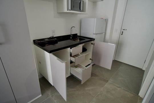 Studio - Cozinha de kitnet/studio para alugar com 1 quarto, 26m² em Cerqueira César, São Paulo