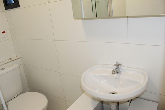 Banheiro social de kitnet/studio à venda com 1 quarto, 23m² em Vila Buarque, São Paulo