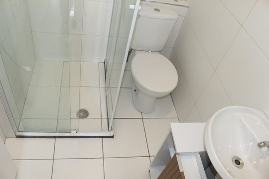 Banheiro social de kitnet/studio à venda com 1 quarto, 23m² em Vila Buarque, São Paulo