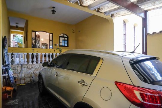 Garagem de casa à venda com 3 quartos, 243m² em Nova Gerti, São Caetano do Sul