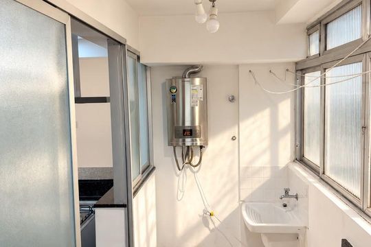 Área de serviço de apartamento para alugar com 2 quartos, 81m² em Petrópolis, Porto Alegre