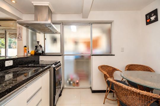 Cozinha de apartamento para alugar com 2 quartos, 81m² em Petrópolis, Porto Alegre