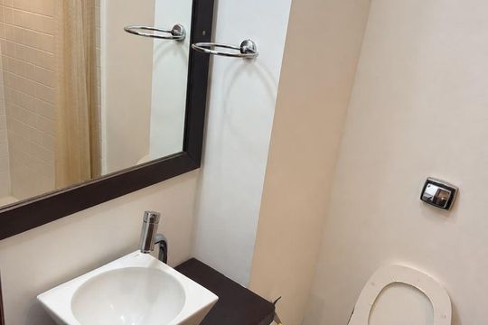 Banheiro de apartamento para alugar com 2 quartos, 81m² em Petrópolis, Porto Alegre